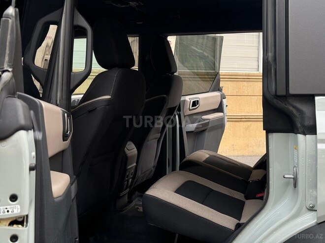 Ford Bronco-20