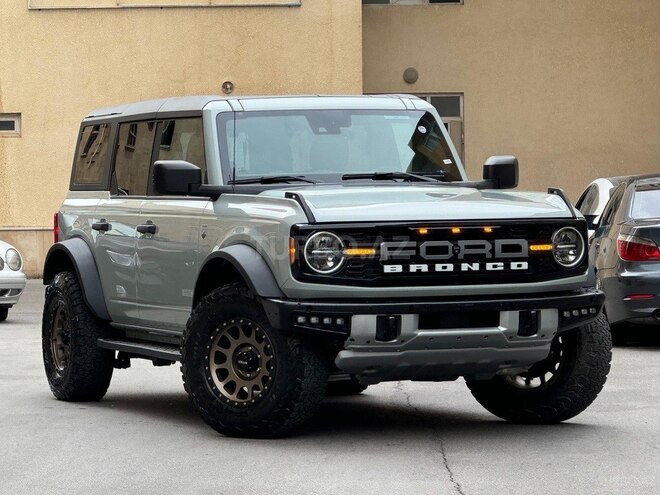 Ford Bronco-13