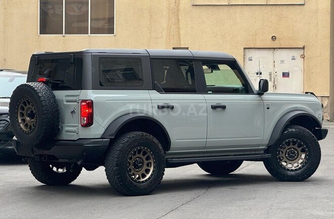 Ford Bronco-4