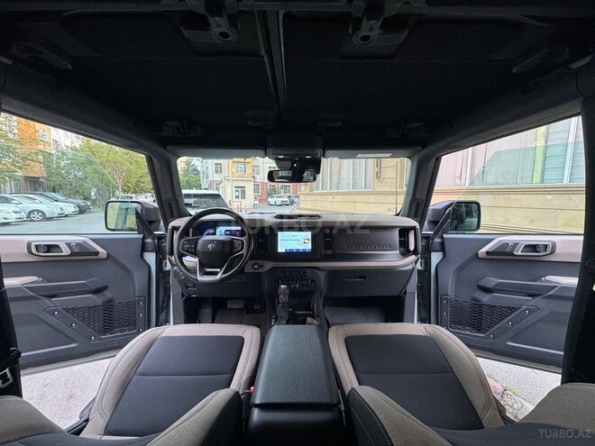 Ford Bronco-16