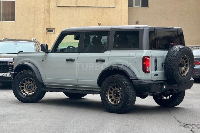 Ford Bronco-12