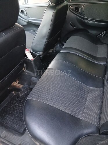 Chevrolet Niva 2010, 198,300 km - 1.7 l - Tovuz