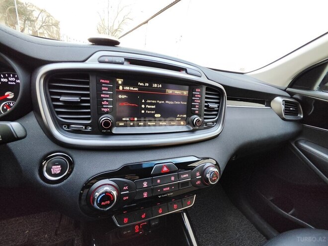 Kia Sorento-11