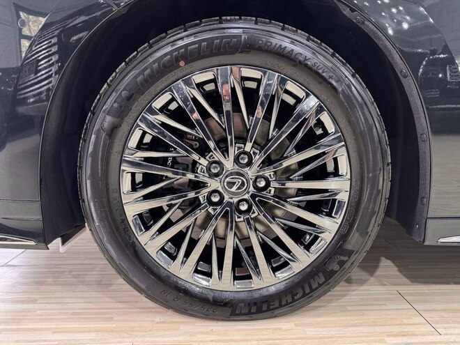 Lexus LM 350h-9