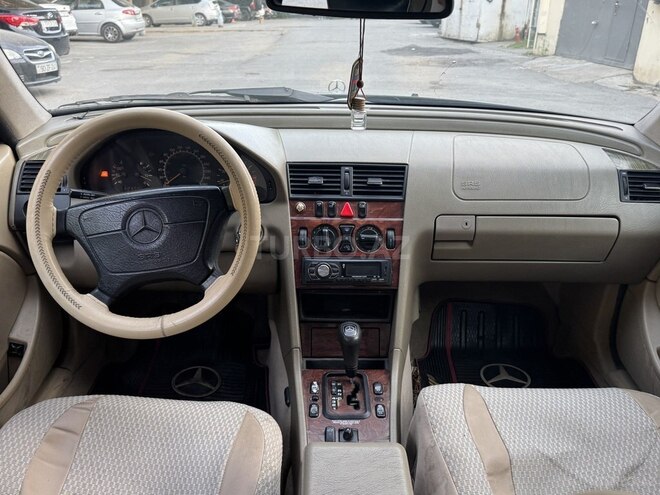 Mercedes C 230-8