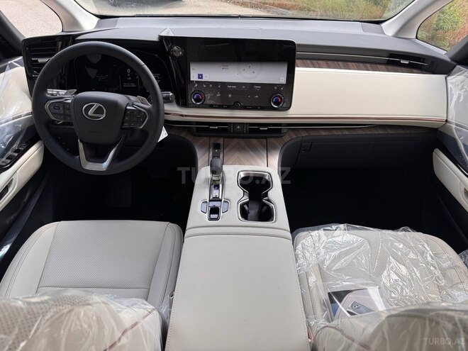 Lexus LM 350h-12