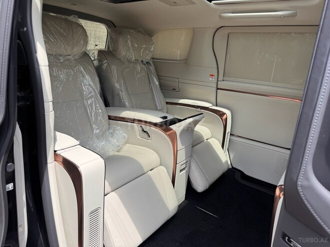 Lexus LM 350h-17