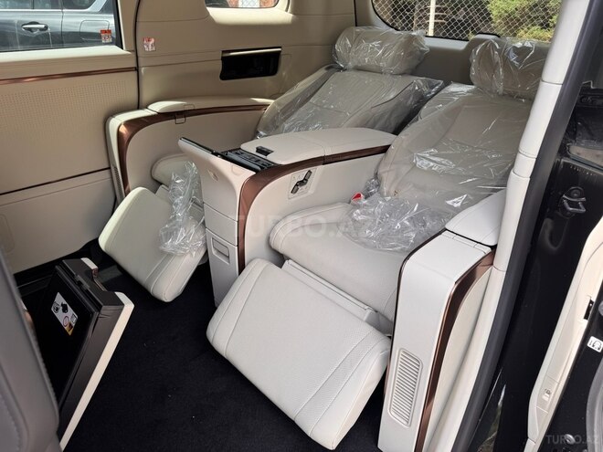 Lexus LM 350h-21