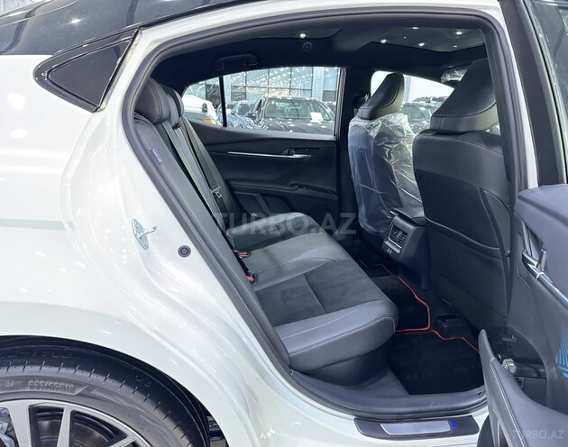 Toyota Camry-13