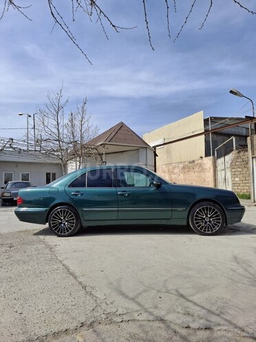 Mercedes E 270 2001, 380,000 km - 2.7 l - Bakı