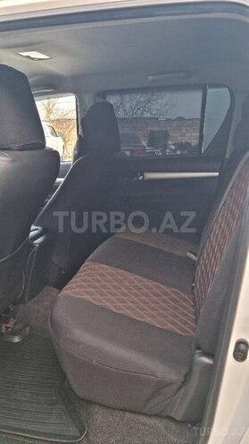 Toyota Hilux 2019, 68,000 km - 2.4 l - Bakı