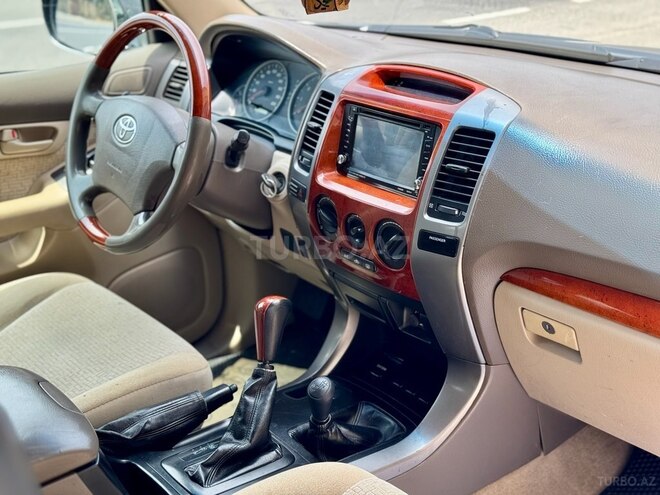Toyota Land Cruiser Prado-19