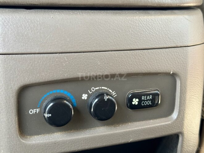 Toyota Land Cruiser Prado-27
