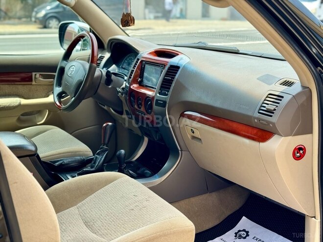 Toyota Land Cruiser Prado-29