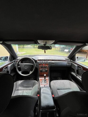 Mercedes E 200 1997, 369,200 km - 2.0 l - Masallı