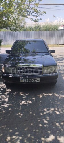 Mercedes 190 1993, 300,000 km - 0.2 л - Ucar