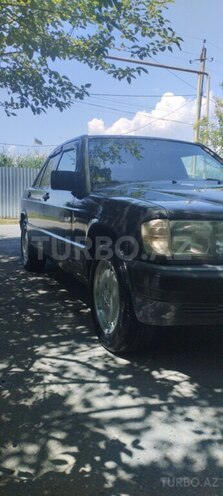 Mercedes 190 1993, 300,000 km - 0.2 л - Ucar