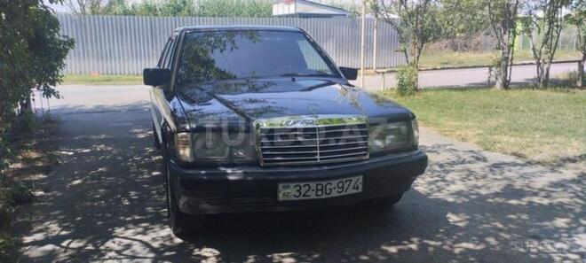 Mercedes 190 1993, 300,000 km - 0.2 л - Ucar