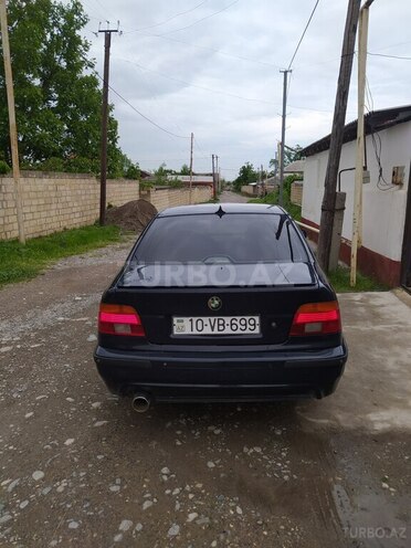 BMW 525 2001, 360,000 km - 2.8 l - Quba