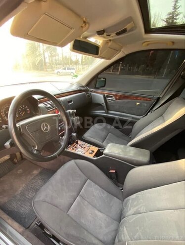 Mercedes E 240 1998, 327,805 km - 2.4 l - Mingəçevir