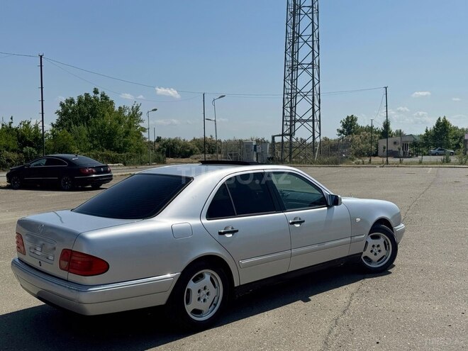 Mercedes E 240 1998, 327,805 km - 2.4 l - Mingəçevir