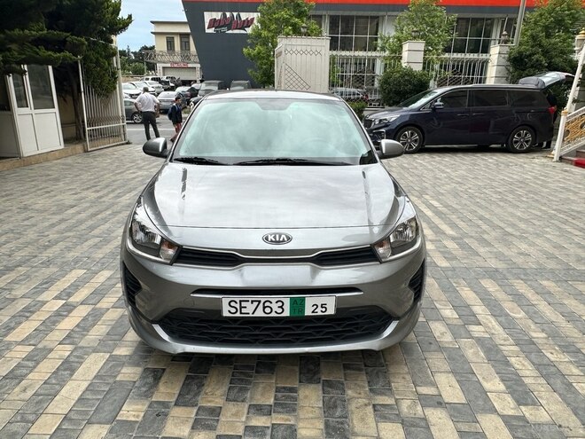 Kia Rio-1