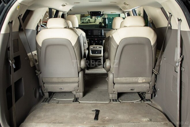 Kia Carnival-26