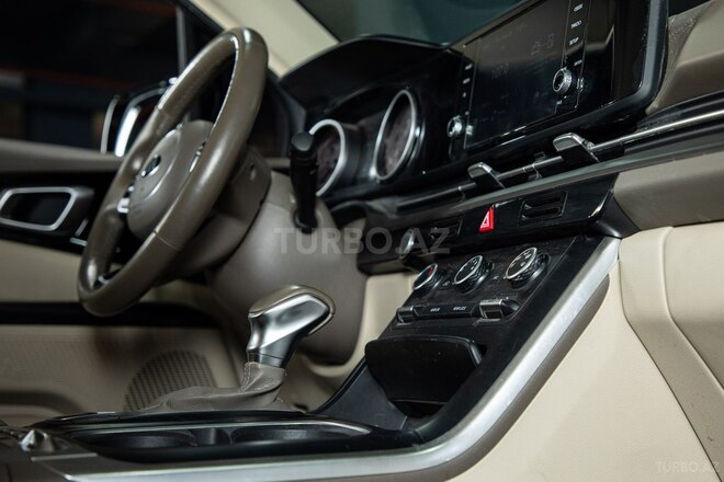 Kia Carnival-21