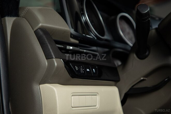 Kia Carnival-24