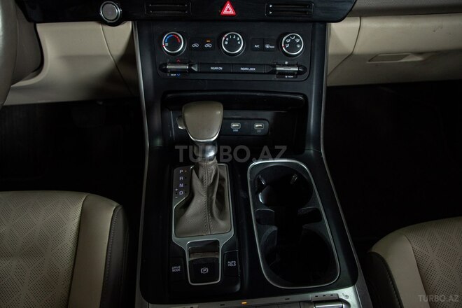 Kia Carnival-15