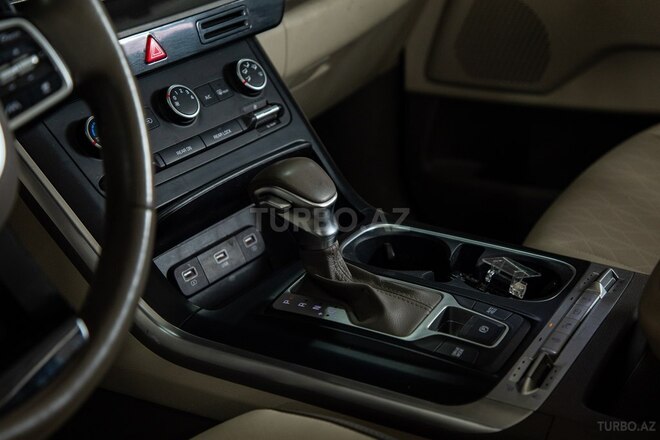 Kia Carnival-17
