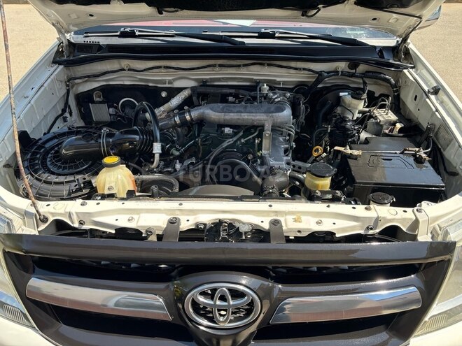 Toyota Hilux 2011, 178,000 km - 2.5 л - Bakı