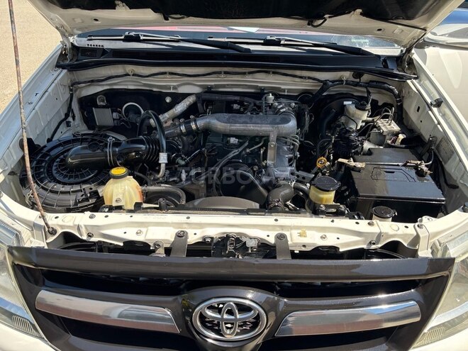 Toyota Hilux 2011, 178,000 km - 2.5 л - Bakı