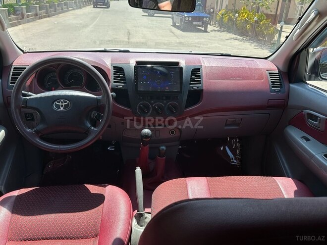 Toyota Hilux 2011, 178,000 km - 2.5 л - Bakı