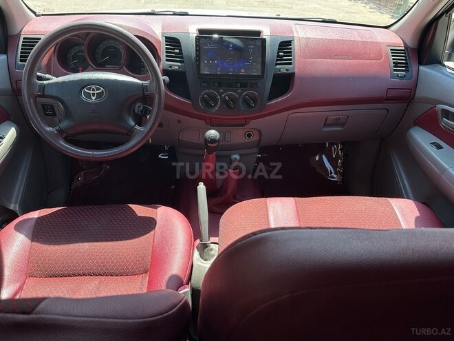 Toyota Hilux 2011, 178,000 km - 2.5 л - Bakı