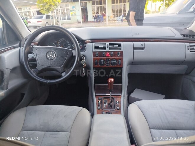 Mercedes E 240 1998, 370,000 km - 2.4 л - Bərdə