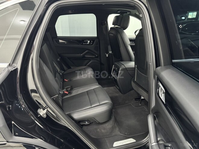 Porsche Cayenne-12