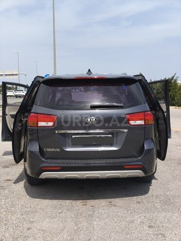 Kia Carnival 2016, 180,000 km - 2.2 l - Bakı