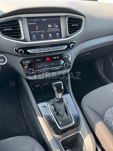 Hyundai IONIQ-13