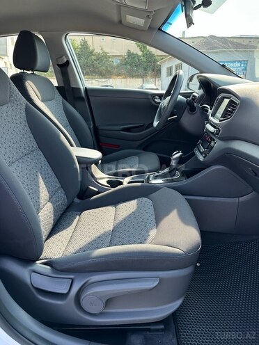 Hyundai IONIQ-8