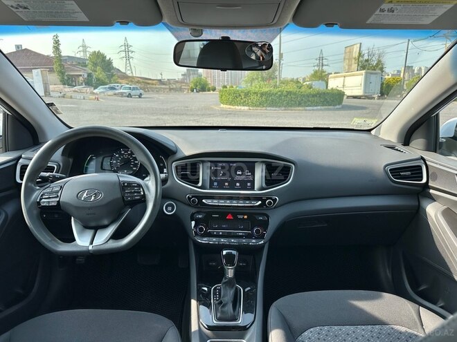 Hyundai IONIQ-10