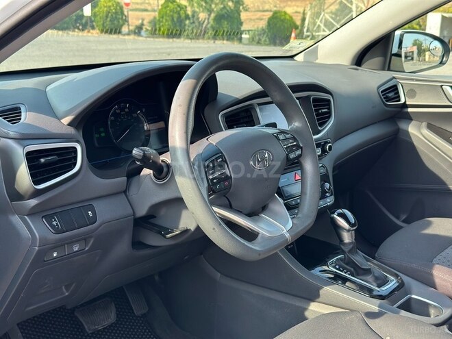 Hyundai IONIQ-12