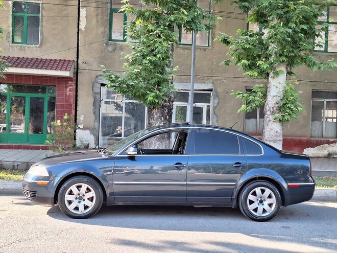 Volkswagen Passat 2004, 226,778 km - 1.8 l - Göyçay