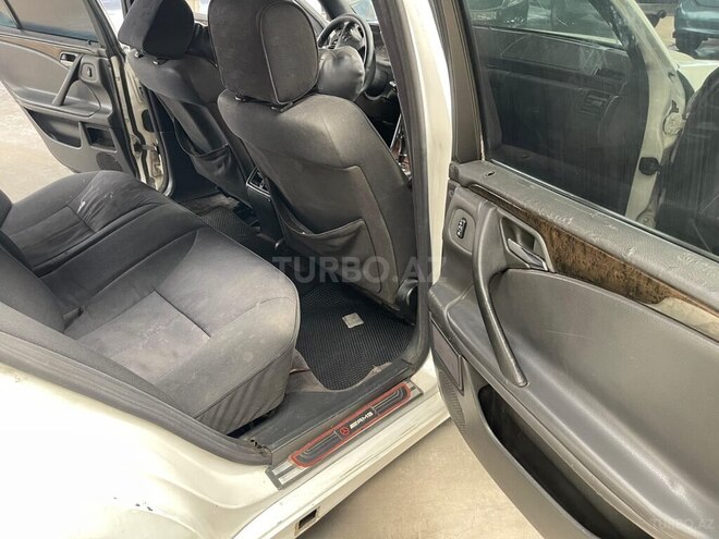Mercedes E 300 d 1996, 375,000 km - 3.0 л - Samux