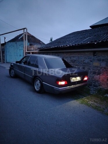 Mercedes E 200 1993, 258,000 km - 2.0 l - Şəki
