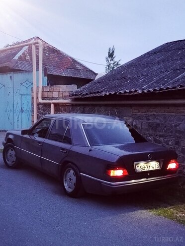 Mercedes E 200 1993, 258,000 km - 2.0 l - Şəki