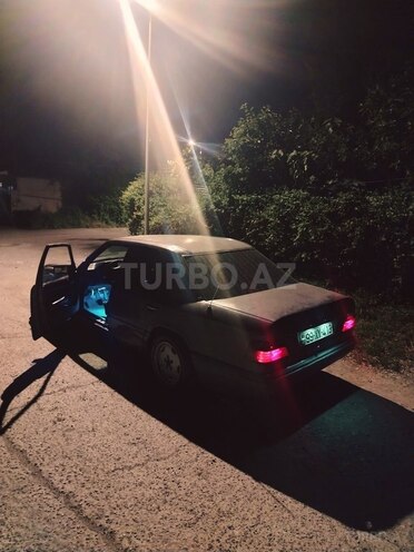 Mercedes E 200 1993, 258,000 km - 2.0 l - Şəki