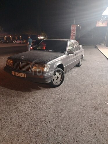 Mercedes E 200 1993, 258,000 km - 2.0 l - Şəki