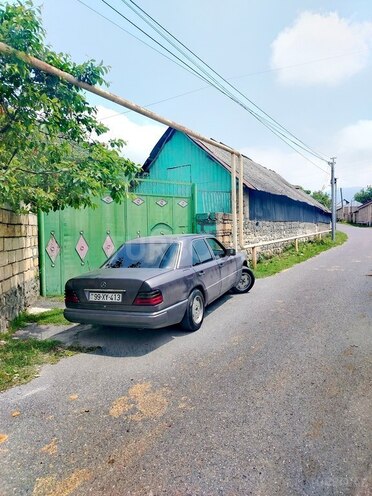 Mercedes E 200 1993, 258,000 km - 2.0 l - Şəki