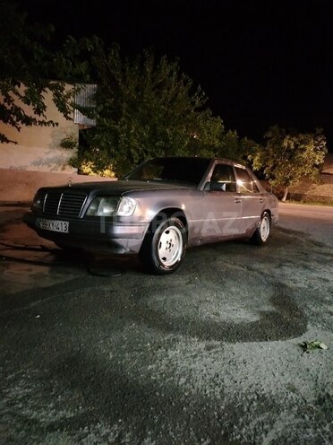 Mercedes E 200 1993, 258,000 km - 2.0 l - Şəki